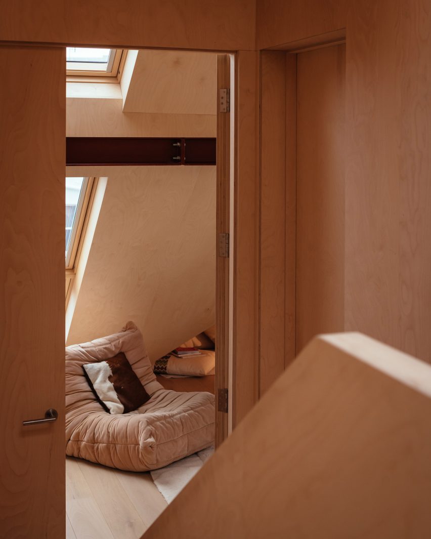 Loft 62 is a residential extension in Brighton that was designed by Studiotwentysix
