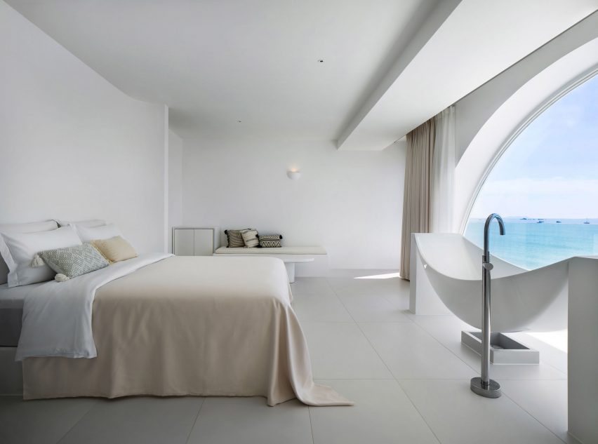 Bedrooms inside Sumei Skyline Coast hotel by GS Design
