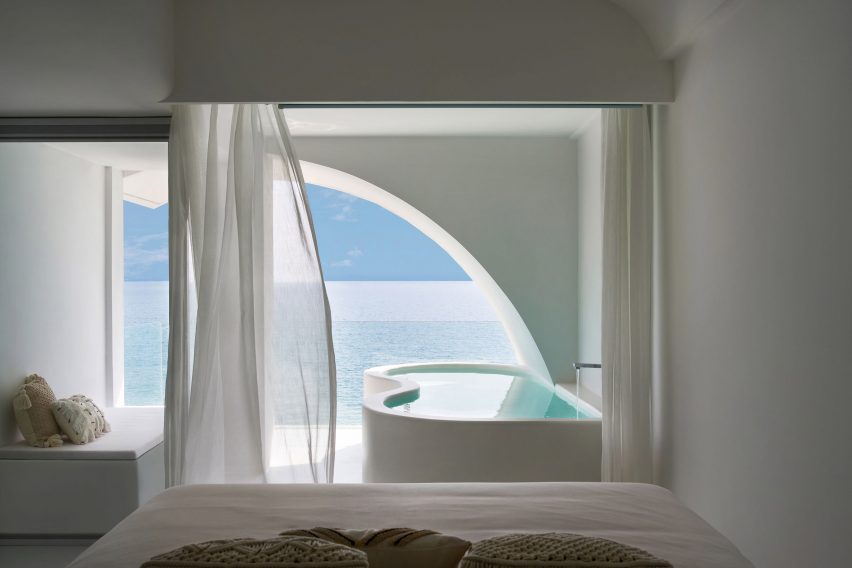 Bathrooms inside Sumei Skyline Coast hotel by GS Design