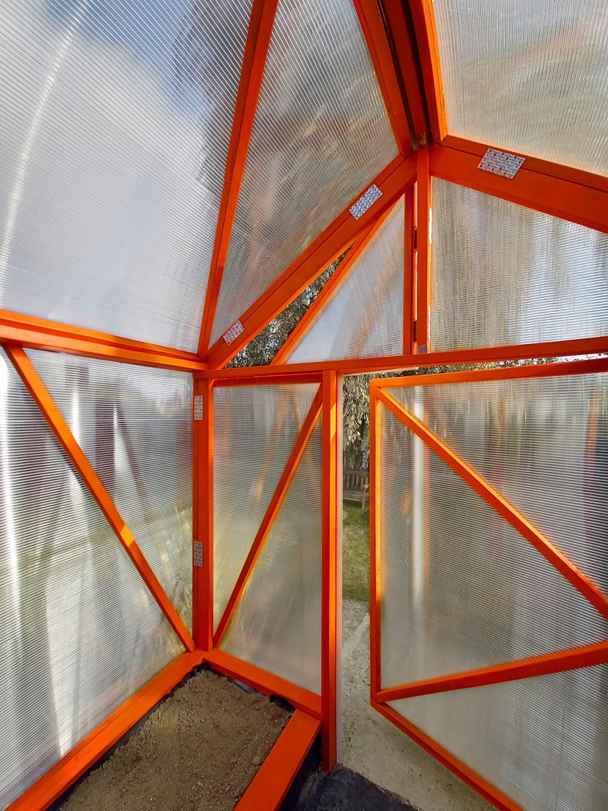 Polycarbonate greenhouse