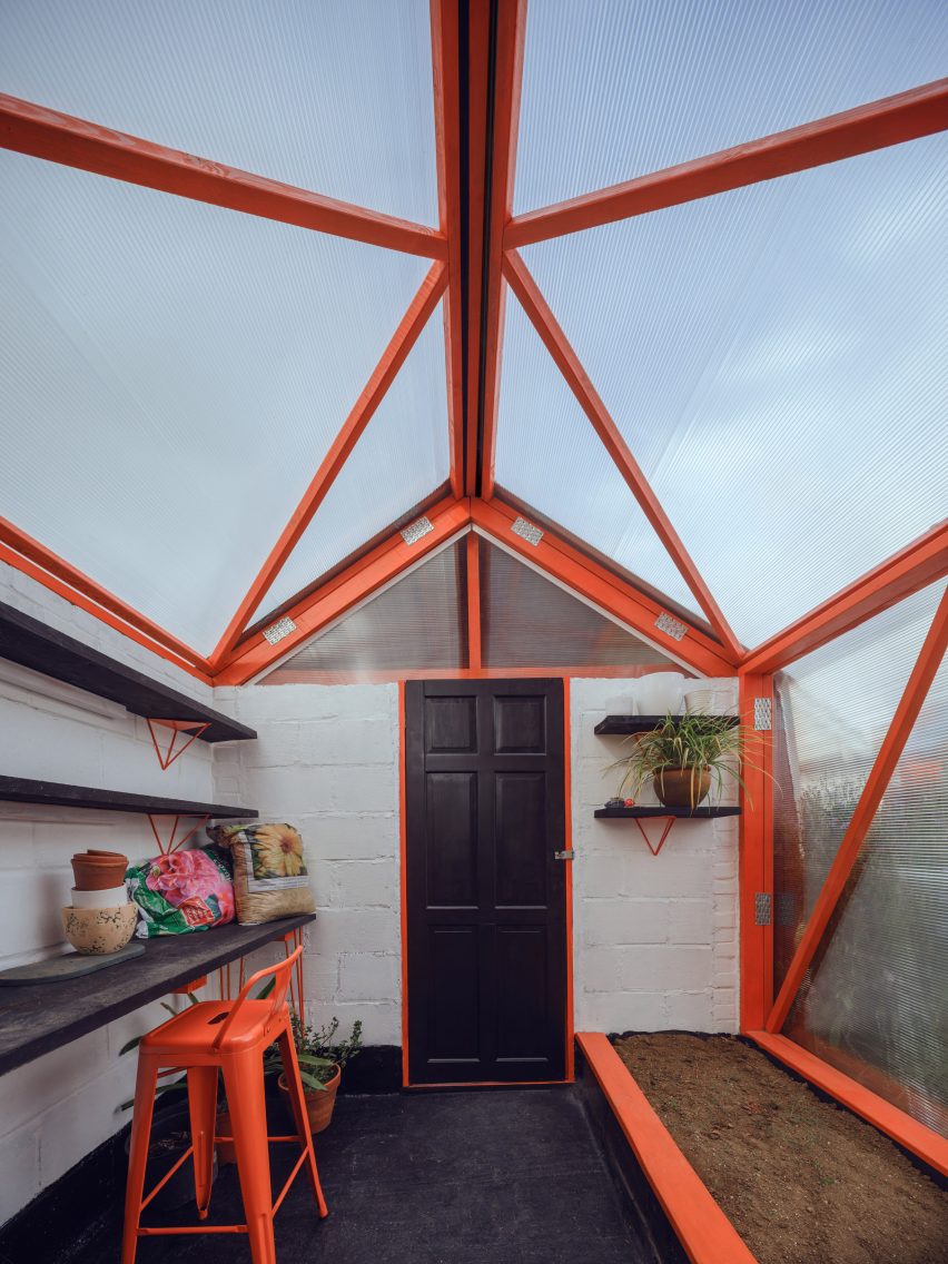 Polycarbonate-clad greenhouse