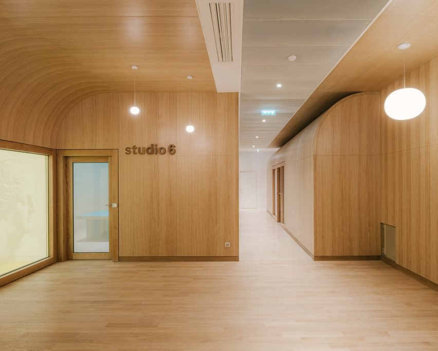 h2o Architectes designs The Studio inside the Louvre museum, Paris