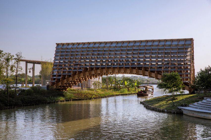 25-metre span of Timber Bridge in Gulou Waterfront, the latest project by LUO Studio