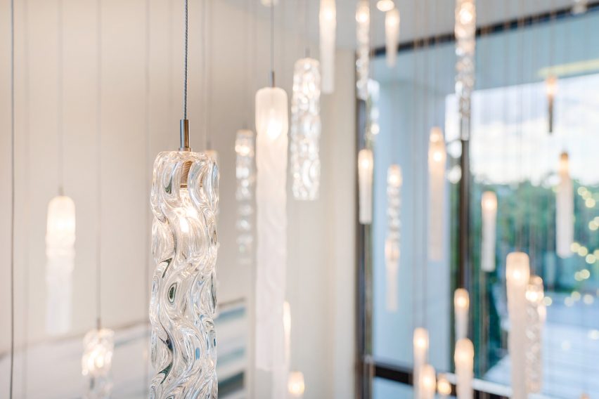Twist pendant light by Shakúff