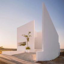 A minimalist white house in Mexico features in today’s Dezeen Debate newsletter