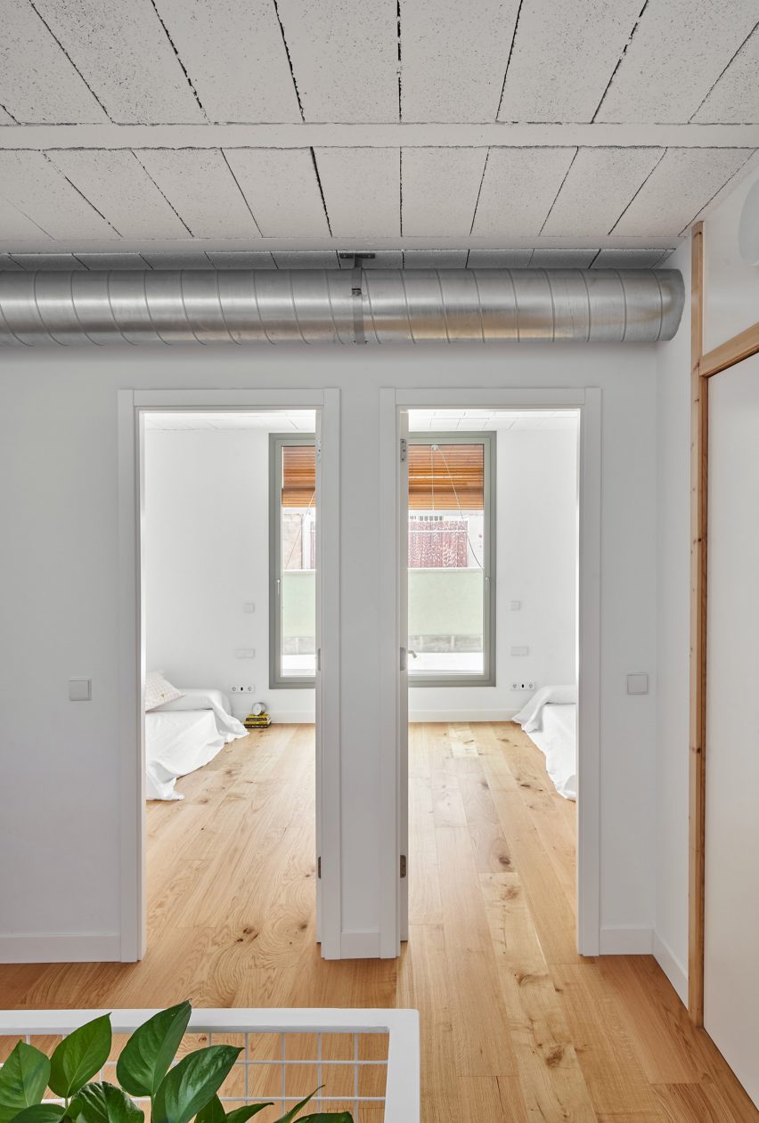 Bedrooms of 100JOA by Vallribera Arquitectes