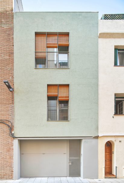 Row house in Barclona by Vallribera Arquitectes