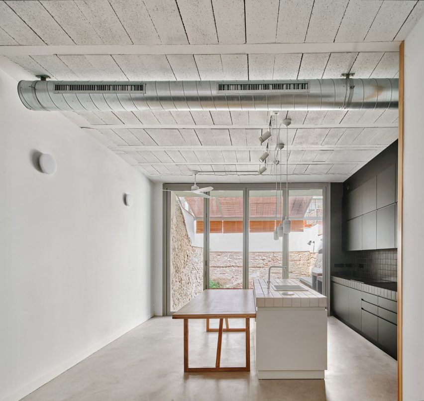 Kitchen of 100JOA by Vallribera Arquitectes