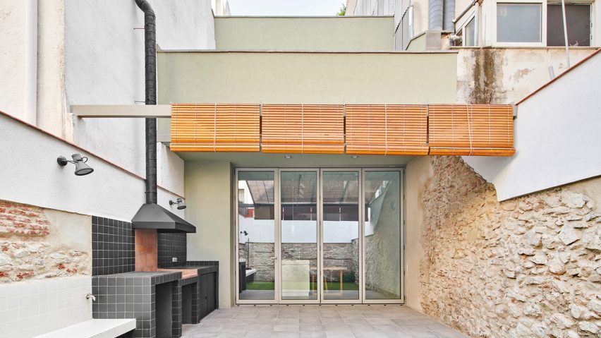 Rear of 100JOA house by Vallribera Arquitectes