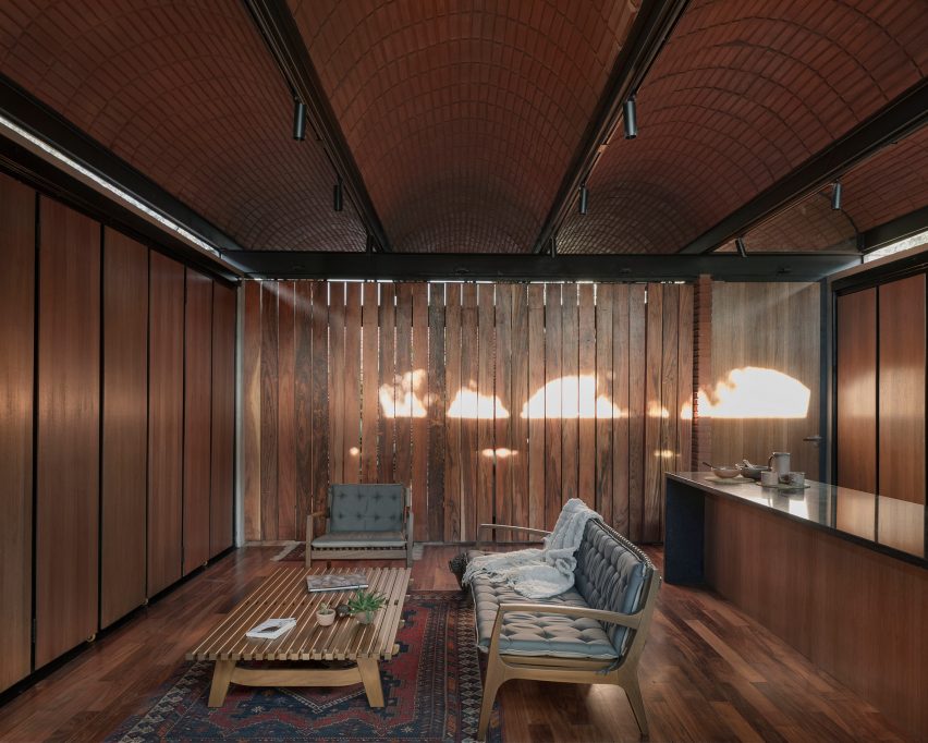 Equipo de Arquitectura Intermediate House Narrow Paraguay