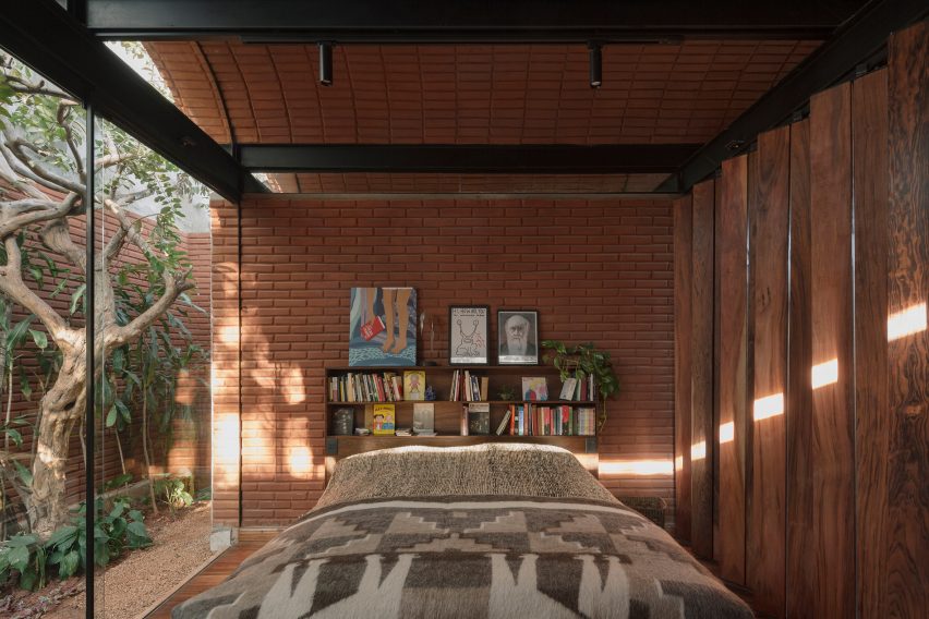 Equipo de Arquitectura Intermediate House Narrow Paraguay