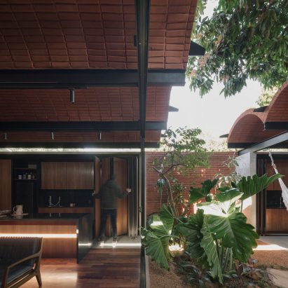 Intermediate House Kitchen Paraguay sliding wood