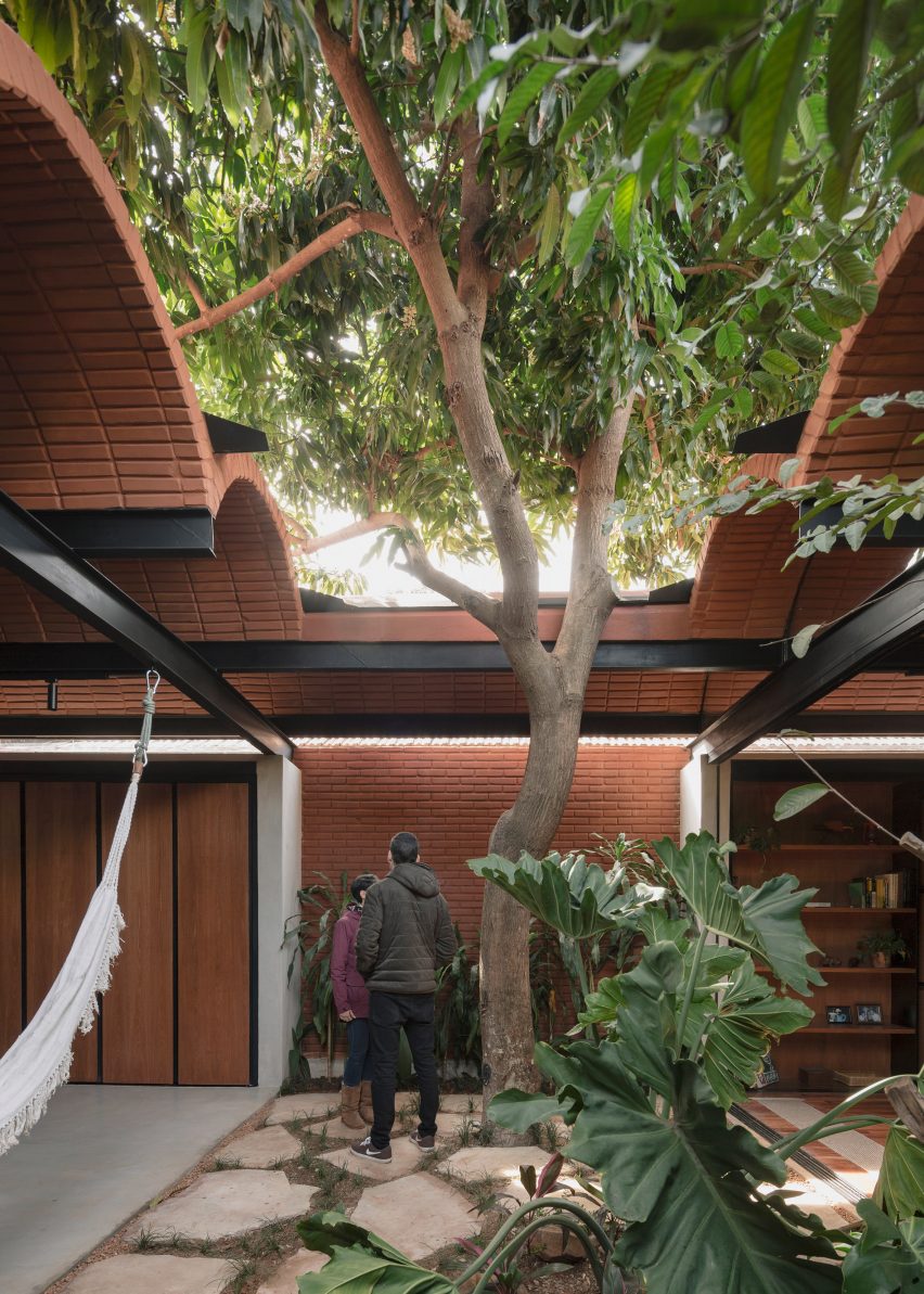 Equipo de Arquitectura Intermediate House Narrow Paraguay