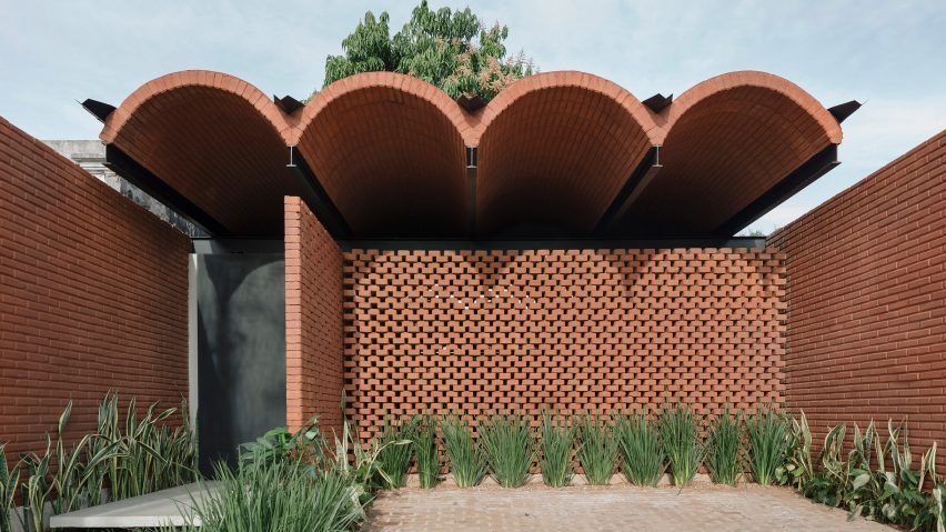 Vaulted brick roof spans Intermediate House in Paraguay by Equipo de Arquitectura