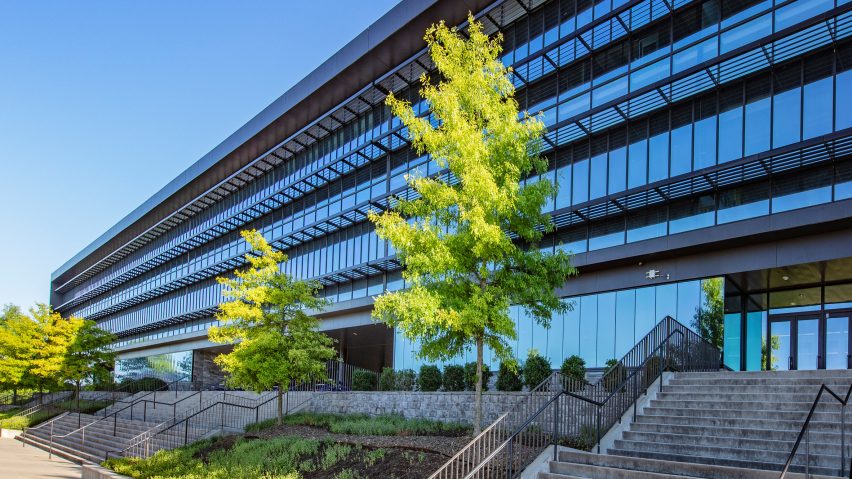 AR Marlon Blackwell Architects creates “brightly lit and unconventional” school with Kawneer’s sun control solutions