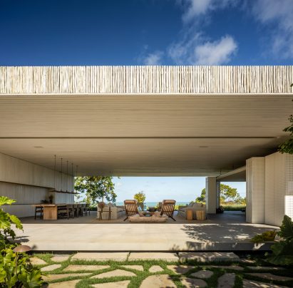 Studio MK27 Brazilian home with long gabled roof