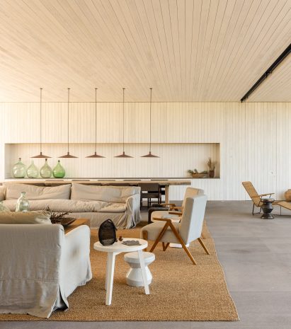 Studio MK27 Brazilian home with open interiors