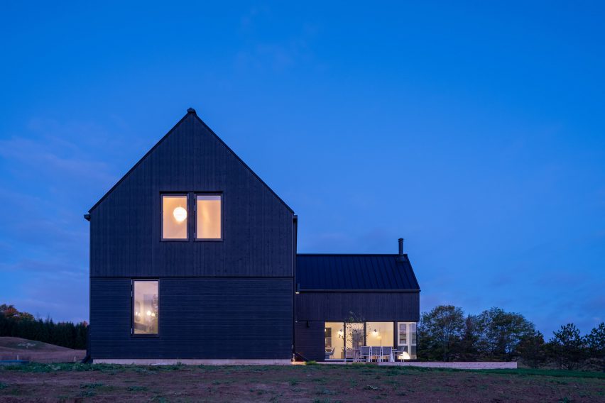 Wanda Ely Summerhus Ontario Exterior night