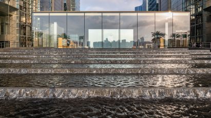 Al Maryah Island Apple Store in Abu Dhabi by Foster + Partners 