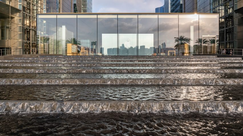 Al Maryah Island Apple Store in Abu Dhabi by Foster + Partners 