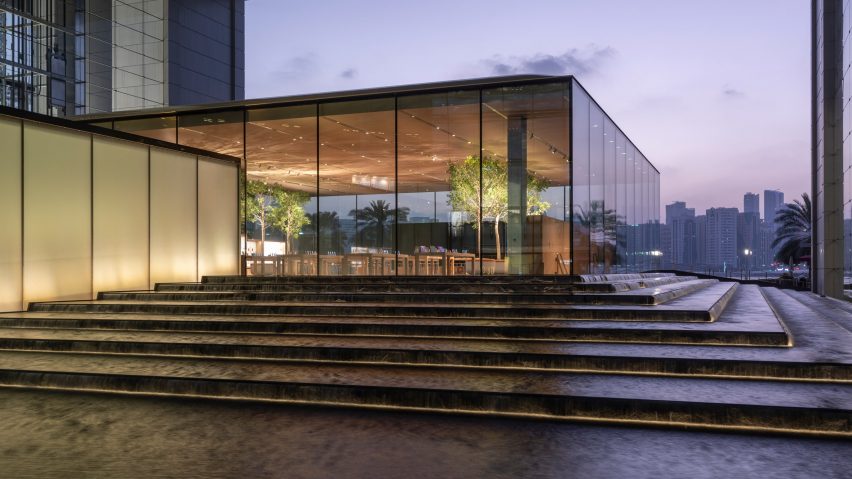 Al Maryah Island Apple Store in Abu Dhabi by Foster + Partners 