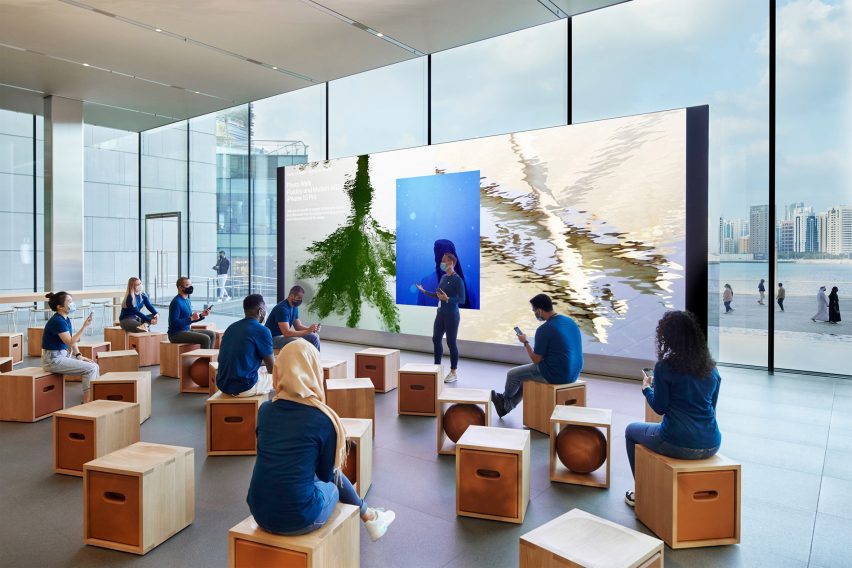 Al Maryah Island Apple Store in Abu Dhabi by Foster + Partners 
