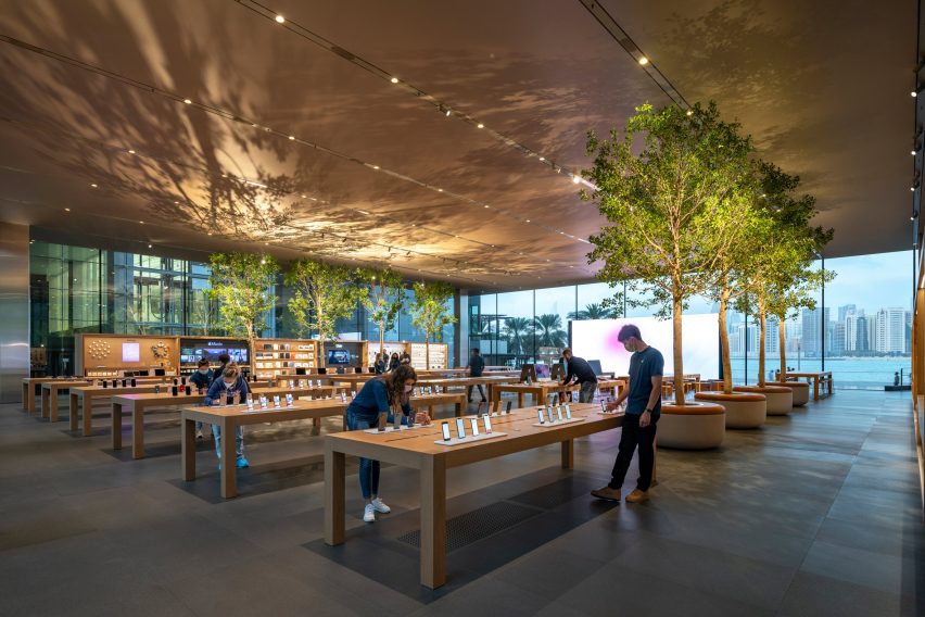 Al Maryah Island Apple Store in Abu Dhabi by Foster + Partners 
