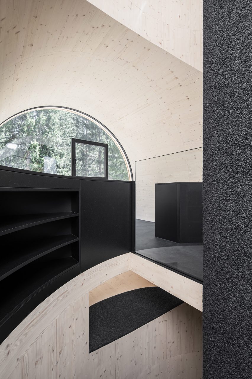 Interior of Bert treehouse by Precht