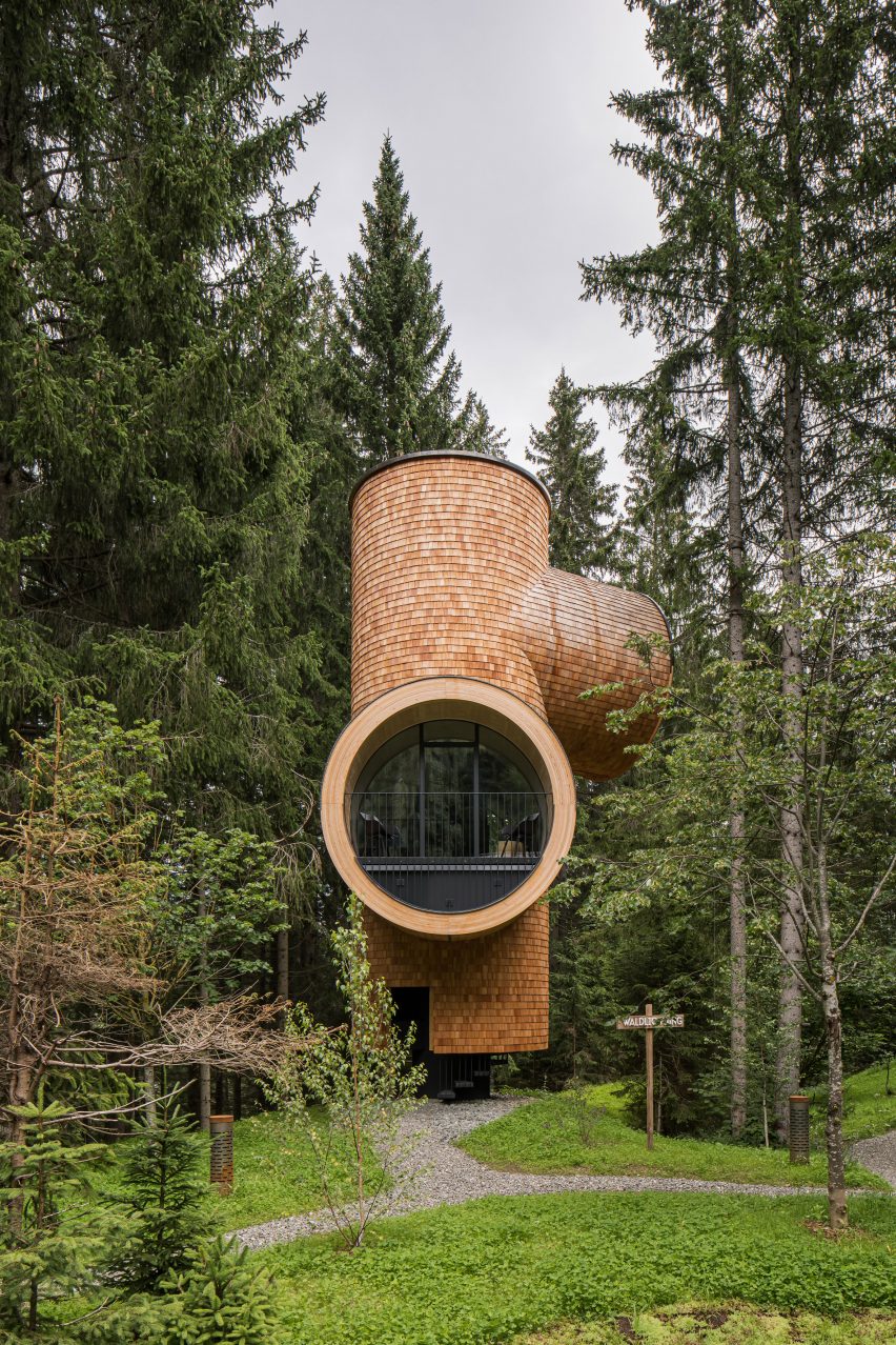 Exterior of Bert treehouse by Precht