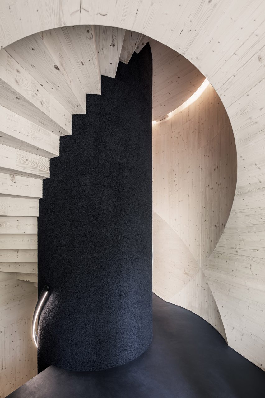 Interior of Bert treehouse by Precht