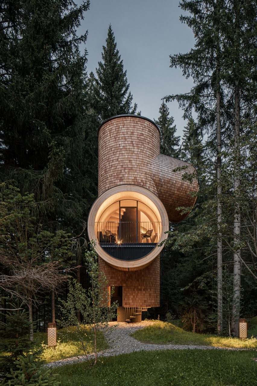 Exterior of Bert treehouse by Precht