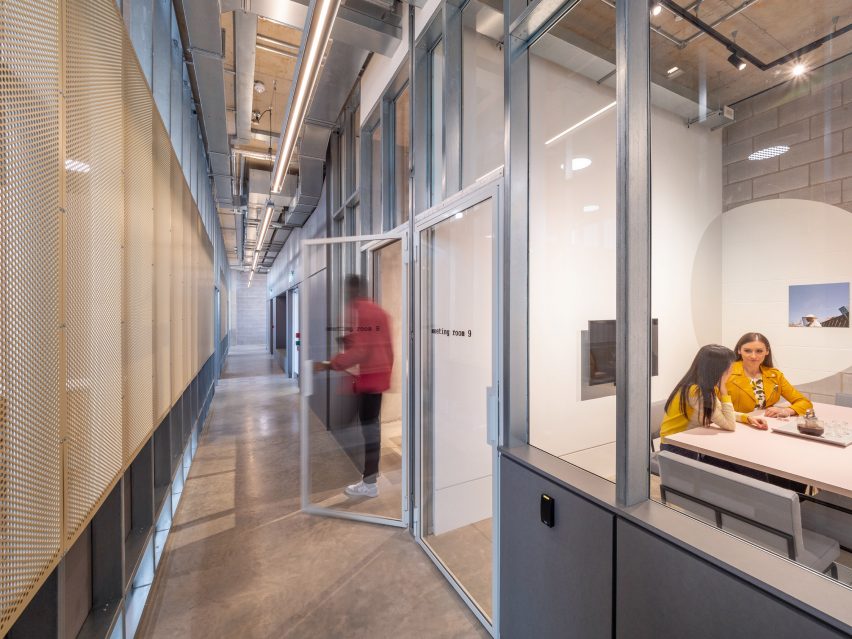 Bureau in Greenwich Design District by Roz Barr Architects