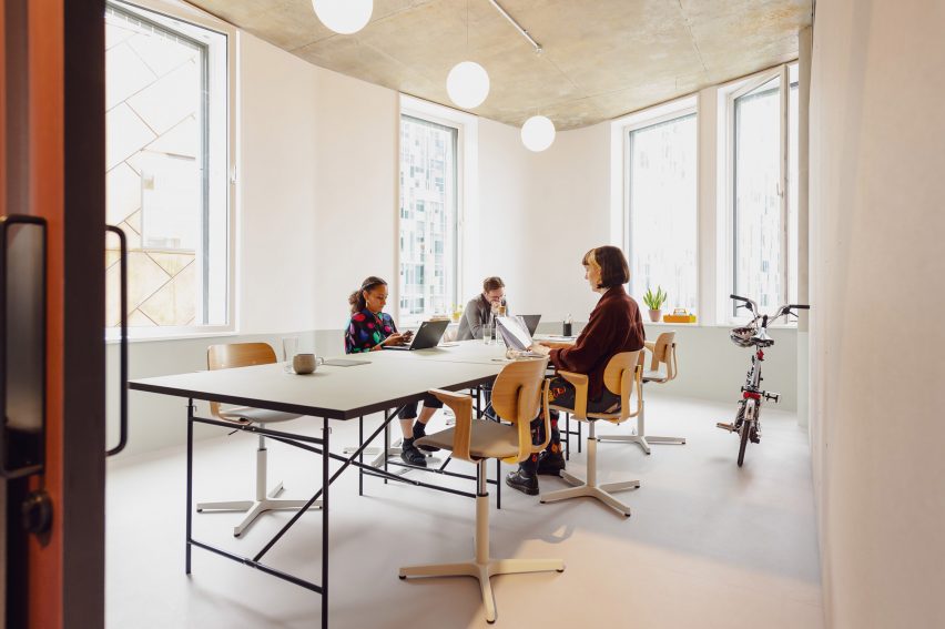 Bureau in Greenwich Design District by Roz Barr Architects