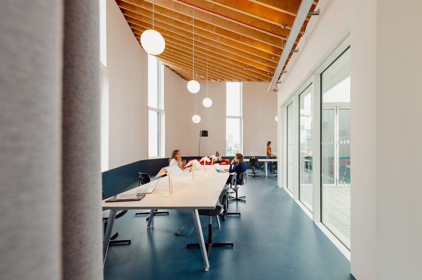 Bureau in Greenwich Design District by Roz Barr Architects
