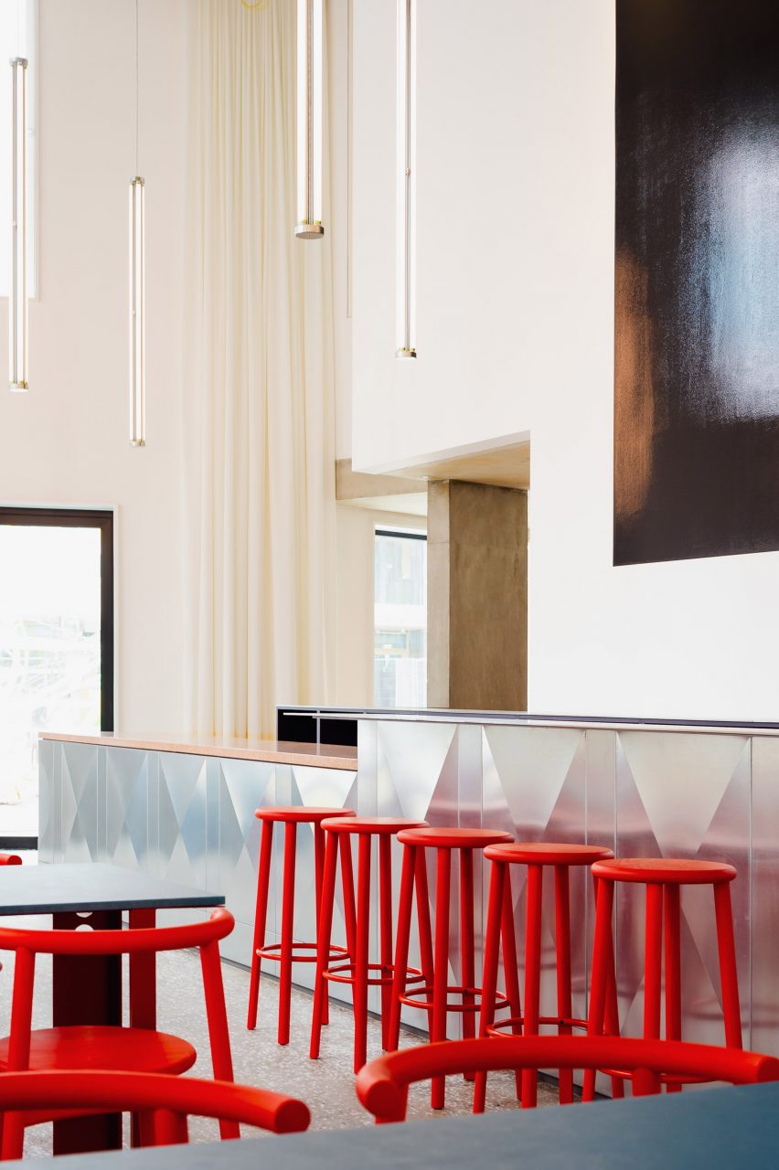 Bureau in Greenwich Design District by Roz Barr Architects