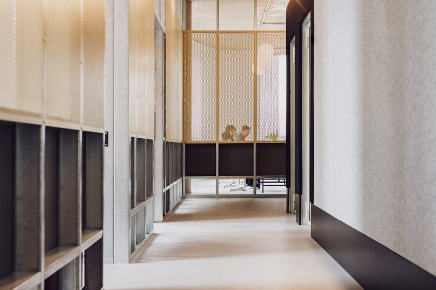 Bureau in Greenwich Design District by Roz Barr Architects
