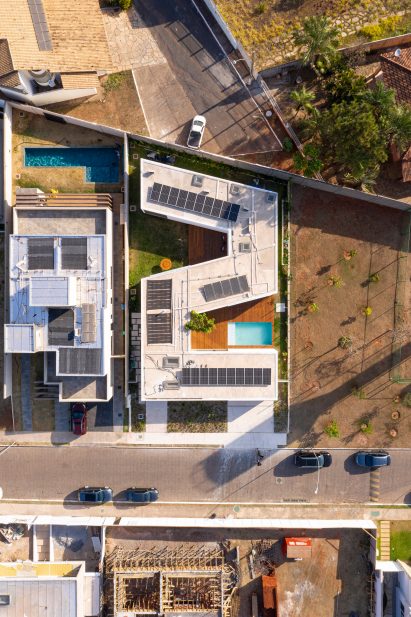 Z-shaped building