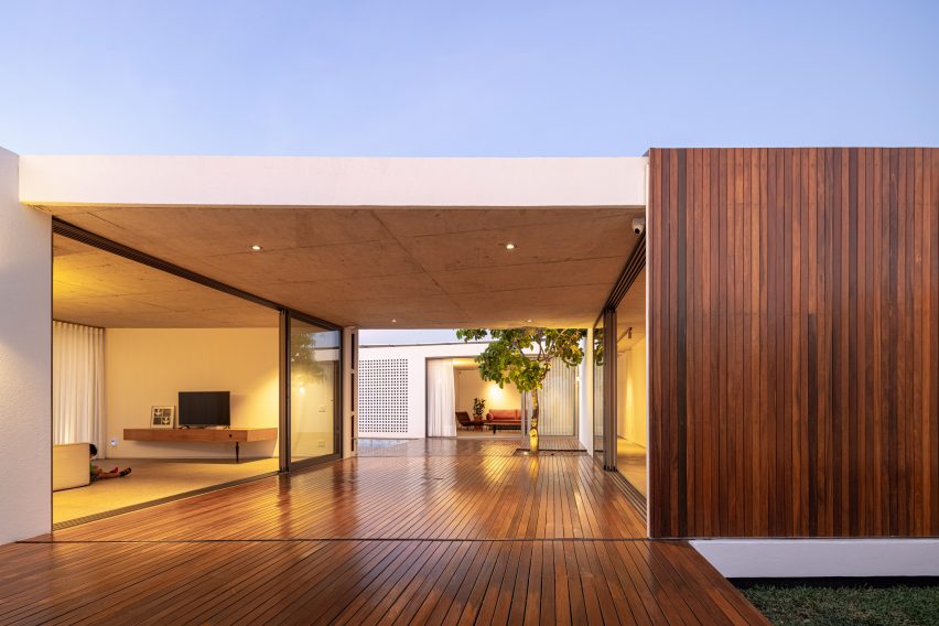 Couri House by ARQBR