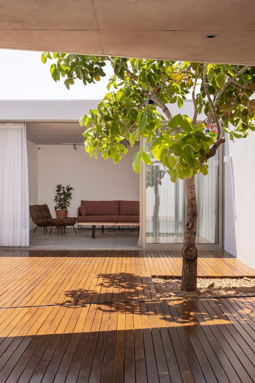 Couri House by ARQBR
