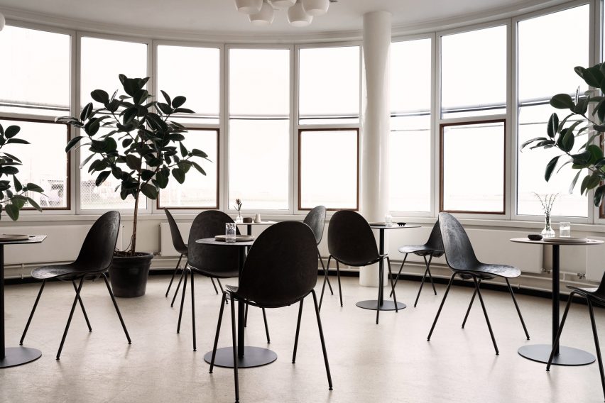 Eternity chairs by Mater used in a cafe setting