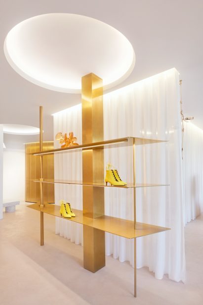 Circular lighting in Forte Forte store