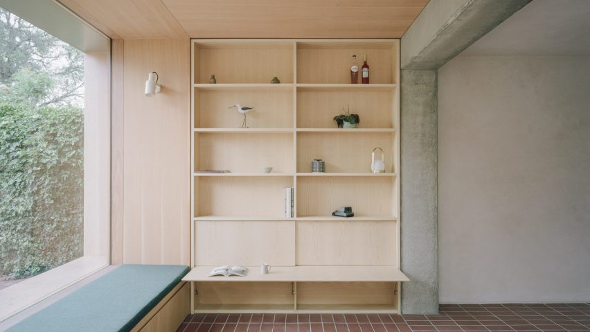 Bookshelf in Herne Hill House extension by TYPE