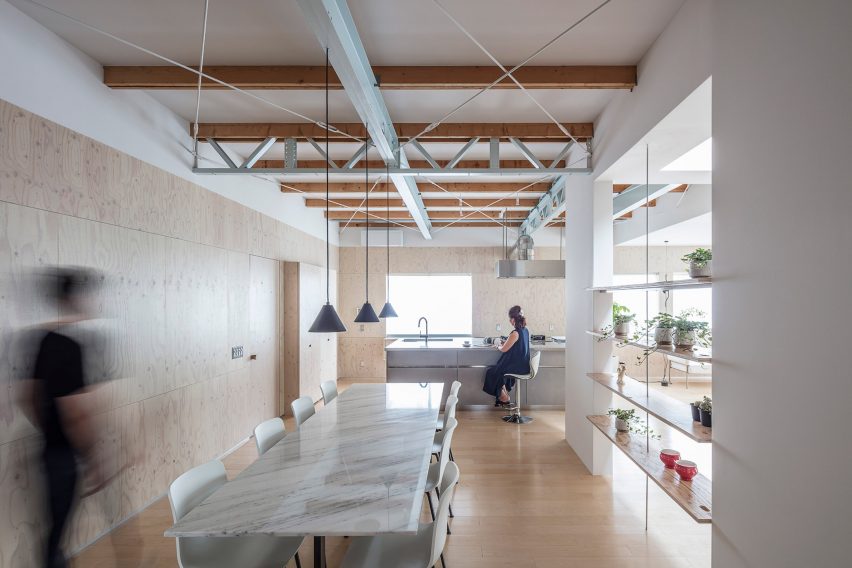 Dining space in House in Honjo by Jorge Almazán Architects