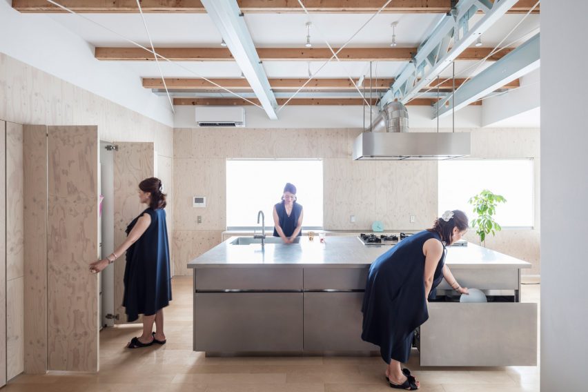 Kitchen in House in Honjo by Jorge Almazán Architects