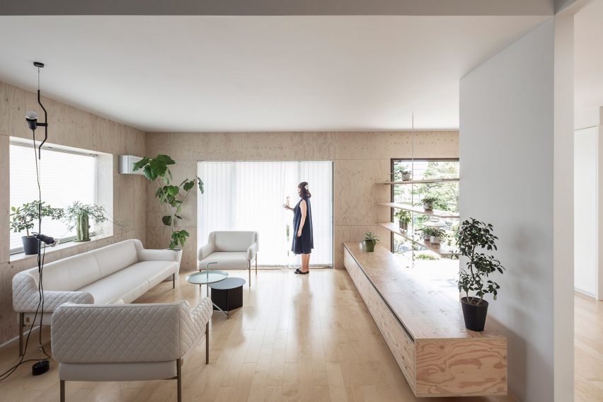 Lounge in House in Honjo by Jorge Almazán Architects