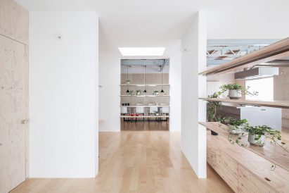 Partition screens in House in Honjo by Jorge Almazán Architects