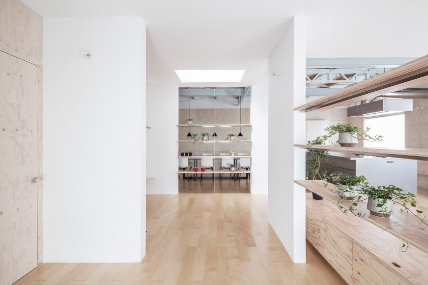 Partition screens in House in Honjo by Jorge Almazán Architects