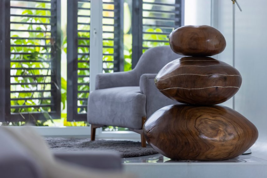 Window seat in House of Ayoob by 3dor Concepts