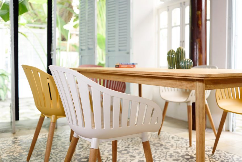 Gridded plastic shell of outdoor seating by LifestyleGarden