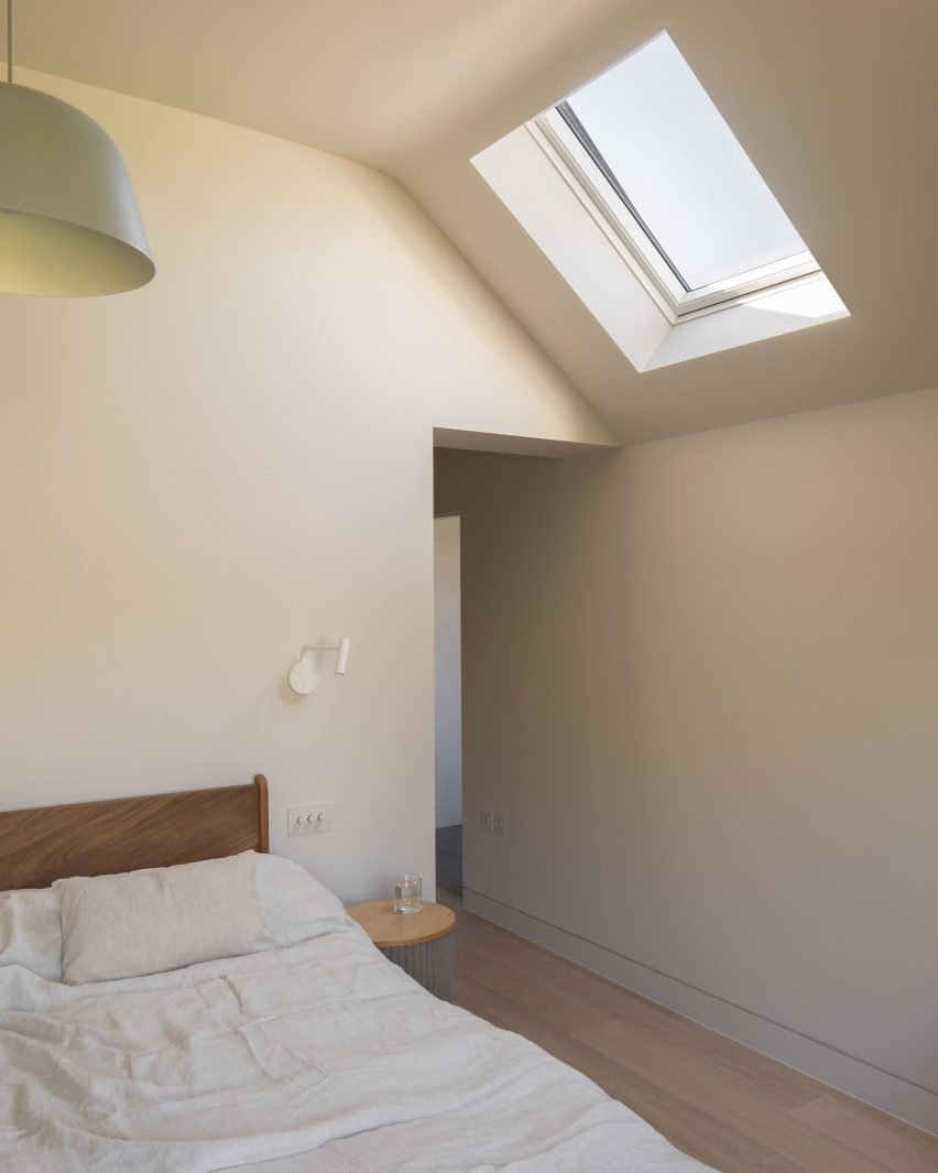 Hipped House is a home in Surrey that was designed by Oliver Leech Architects